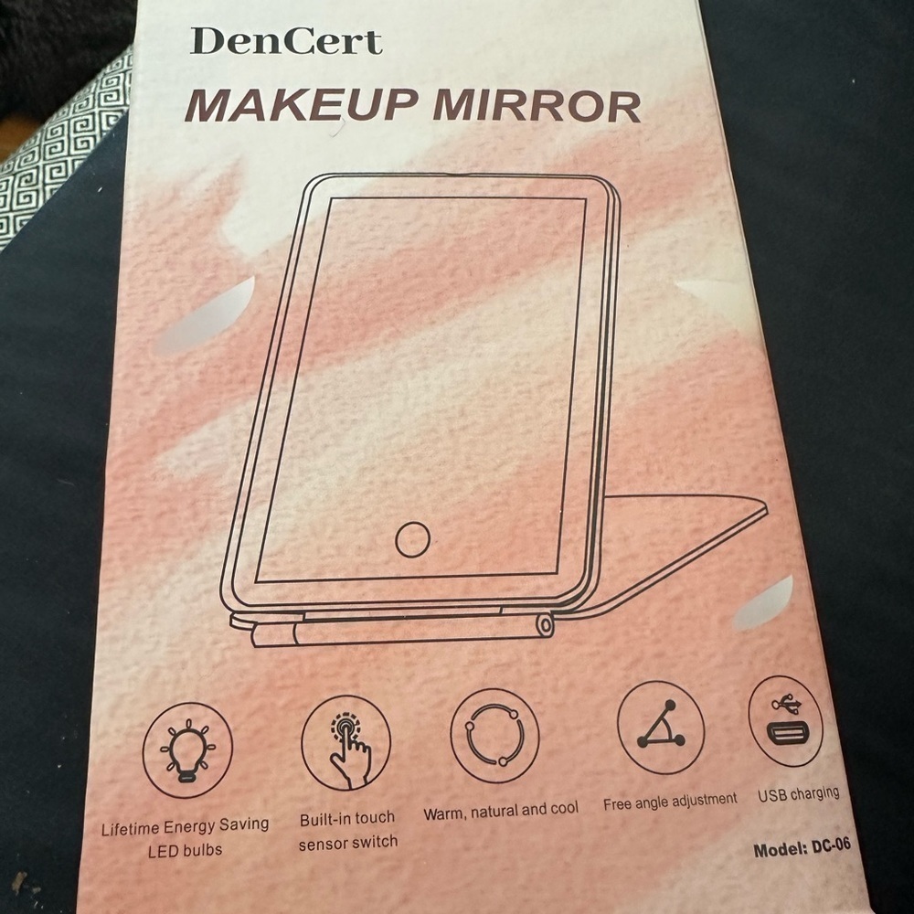 NWT DenCert Rechargeable Travel Makeup Mirror